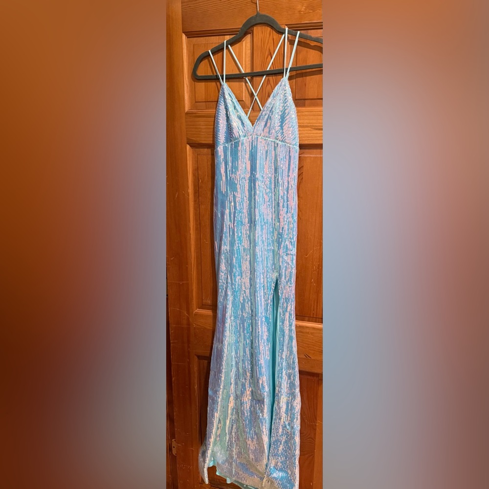 House of Wu Iridescent Blue Sequin Gown-NWT Multiple sizes available - Picture 3 of 3